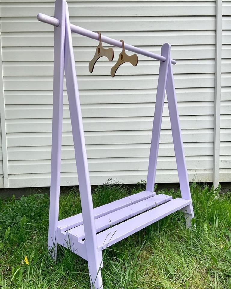 https://craftyinventors.com/cdn/shop/products/Wooden-Freestanding-Kids-Dress-Up-Rack-Chair-Mamoika-8_0ef98724-5a9c-46e1-9e86-49a36a70ad7d.jpg?v=1672254860&width=1445